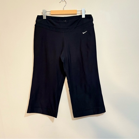 Nike Black Wide Leg Capri Athletic Leggings - Picture 3 of 10